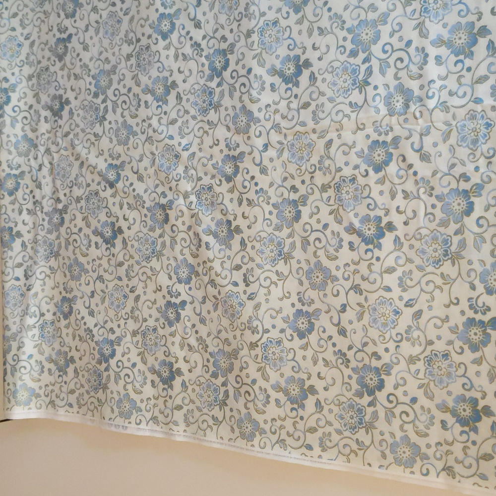 5.5 yard piece blue floral cotton quilting fabric
